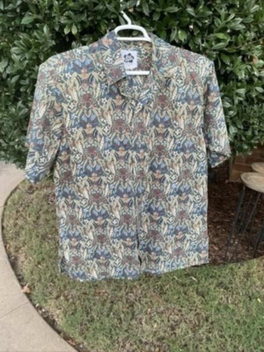 Hilo Hattie Hawaiian shirt Men’s XL Green brown Floral Print Cruise Vacation